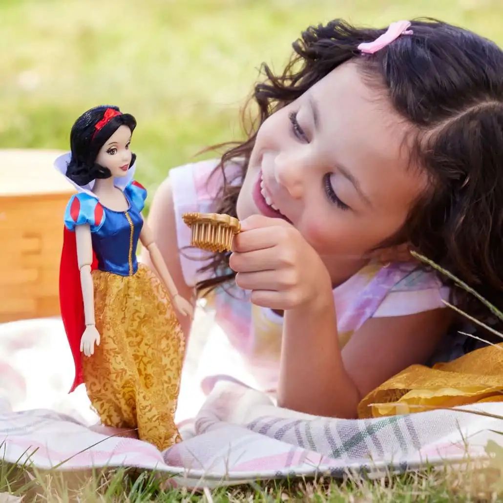 Disney Princess Classic Snow White 11.5-Inch Doll [with Brush]