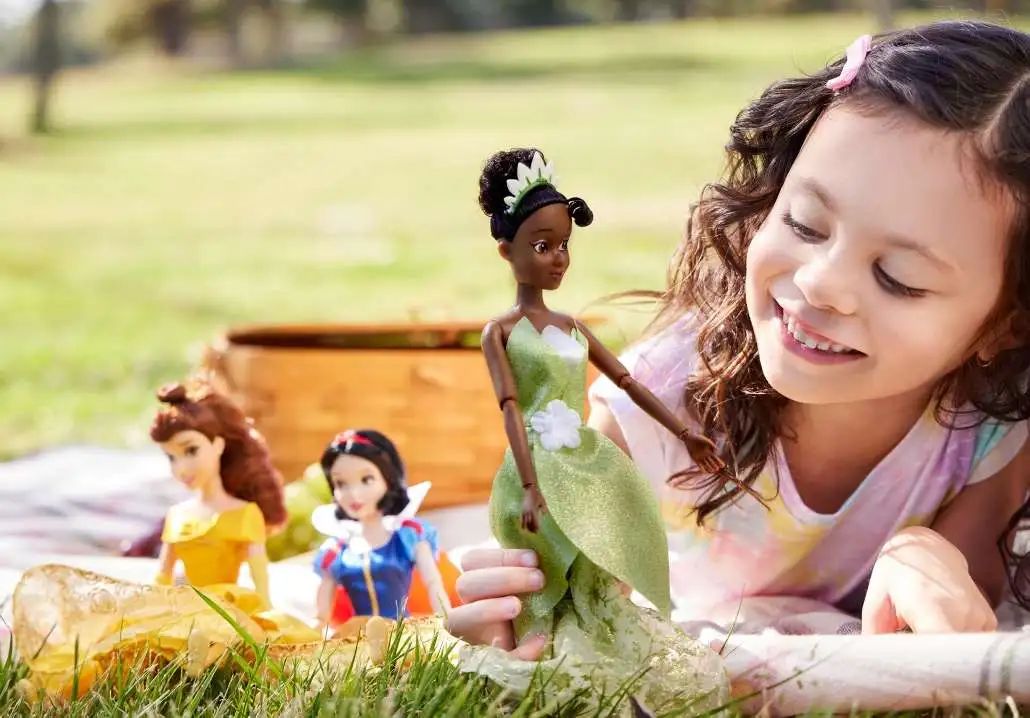 Disney The Princess & The Frog Classic Tiana 11.5-Inch Doll [with Brush]