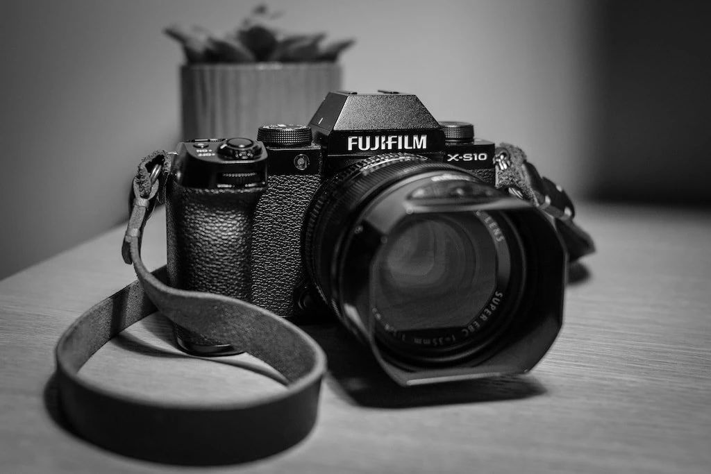 Why I love the Fujifilm X-S10 for street photography – a review