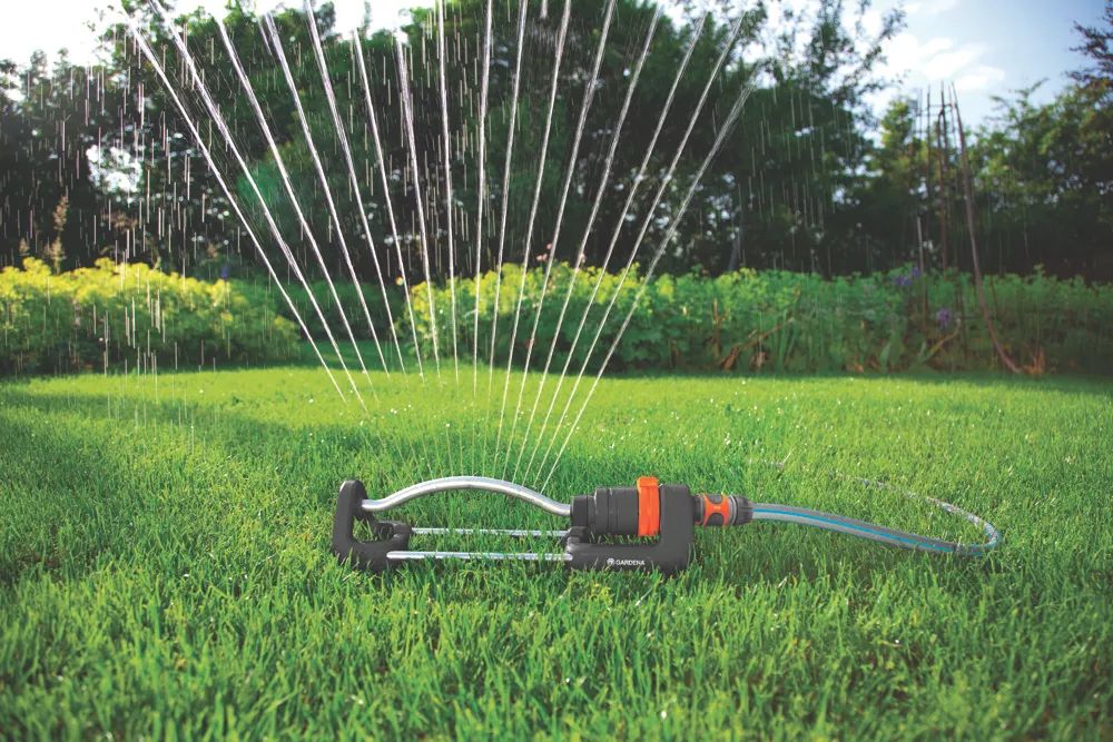 Gardena Aqua S Oscillating Sprinkler 220m²