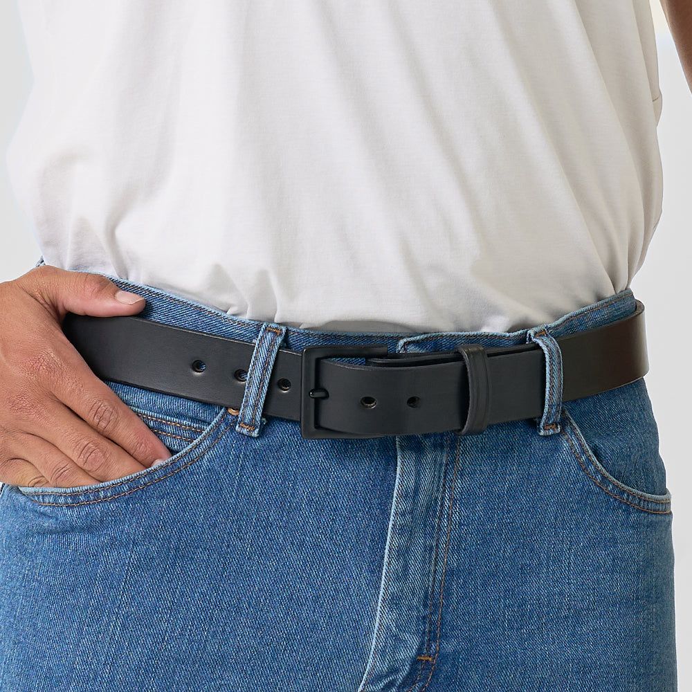 Hanks Everyday Belt - Black (On Model)
