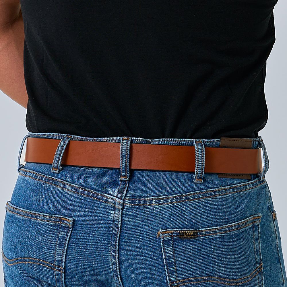Hanks Everyday Belt - Oakwood (On Model)