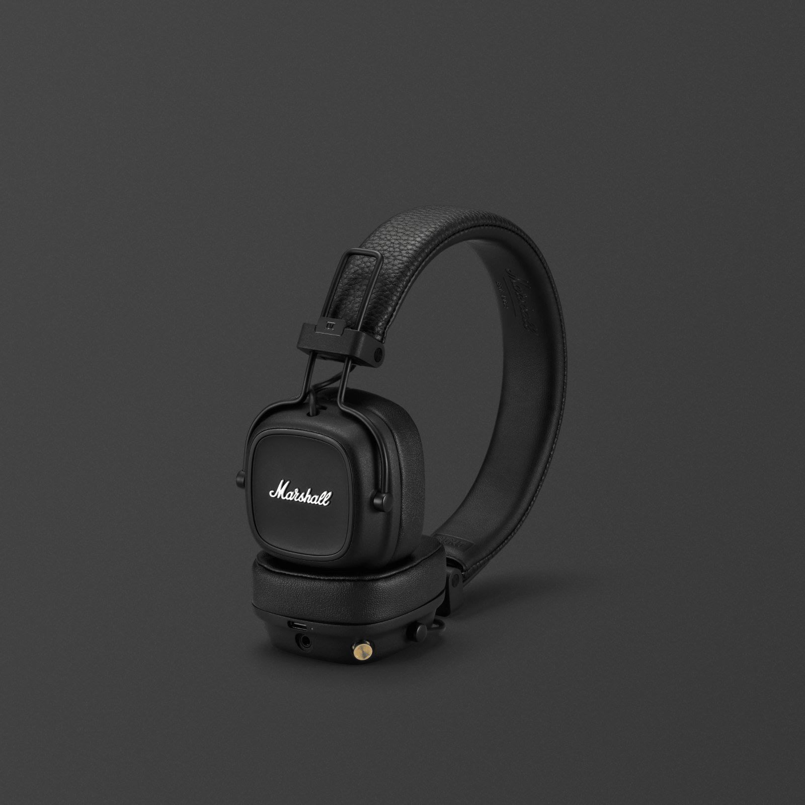 Major IV (Black) - official hero/lifestyle image