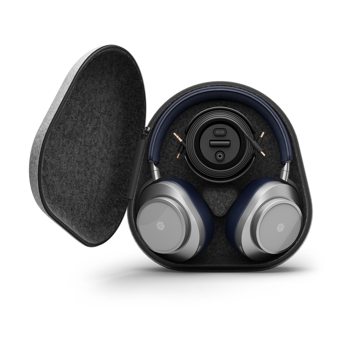 MW75 – in open case (accessories)