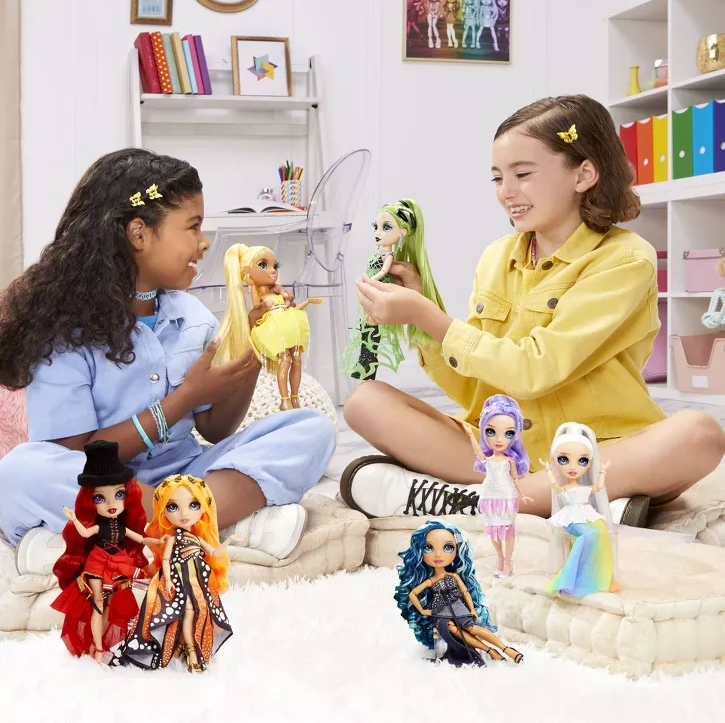 Rainbow High Fantastic Fashion Sunny Madison 11" Fashion Doll w/ Playset