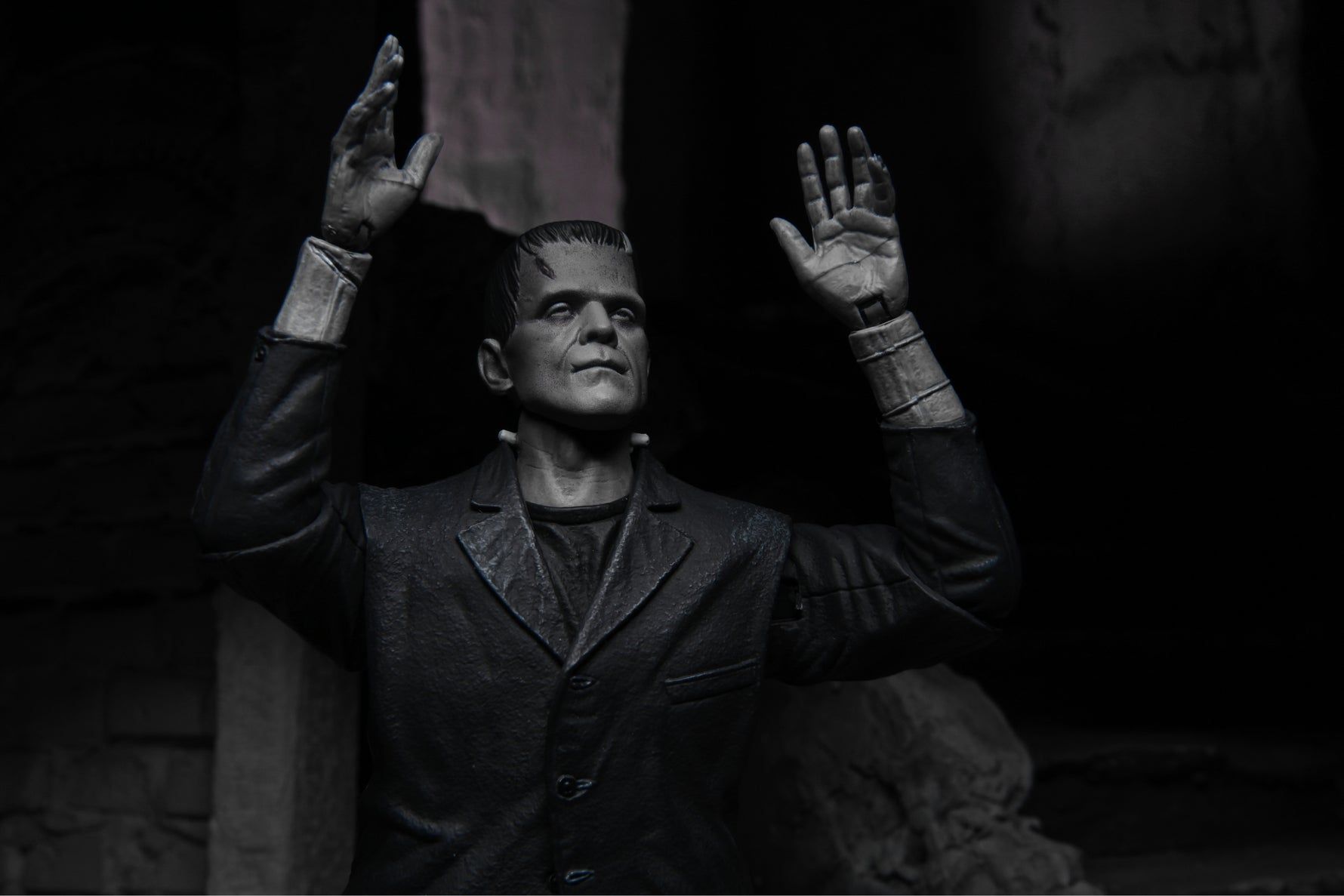 Universal Monsters - Ultimate Frankenstein's Monster (Black & White) 7 – NECA (official)