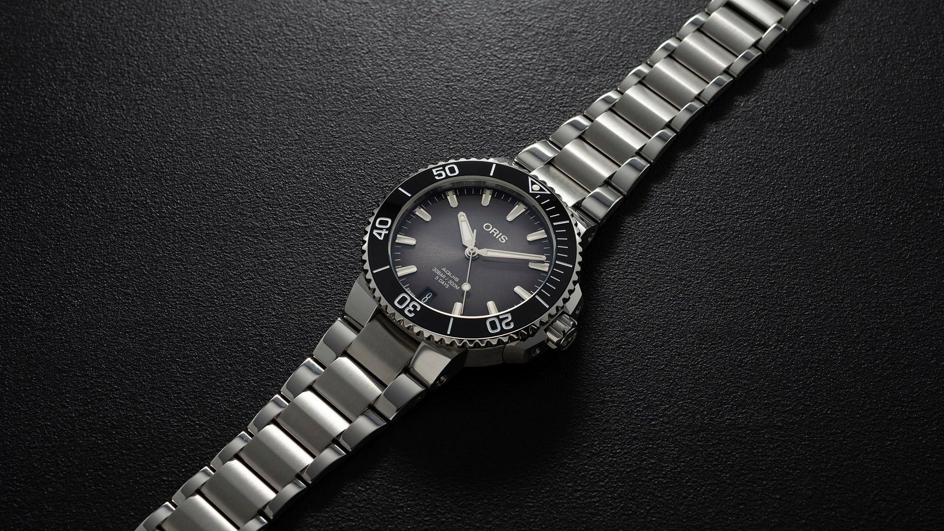 Aquis Date Calibre 400 - 01 400 7769 4154-07 8 22 09PEB | Oris