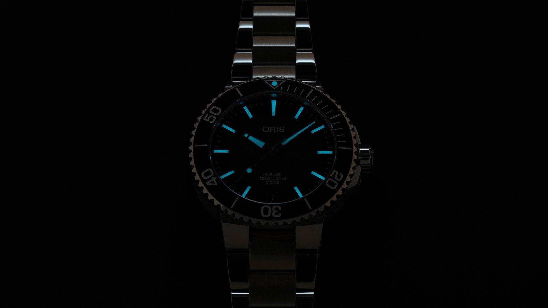 Aquis Date Calibre 400 - 01 400 7769 4154-07 8 22 09PEB | Oris