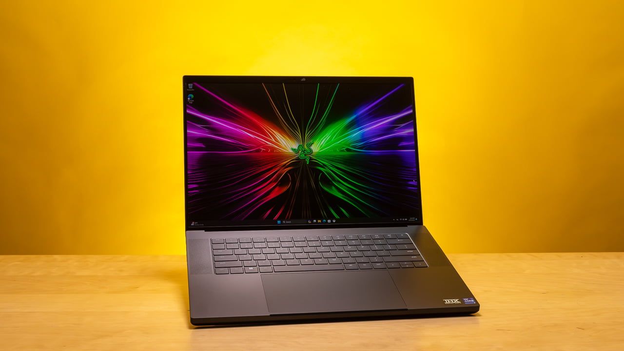 Razer Blade 16 (2024) product photo