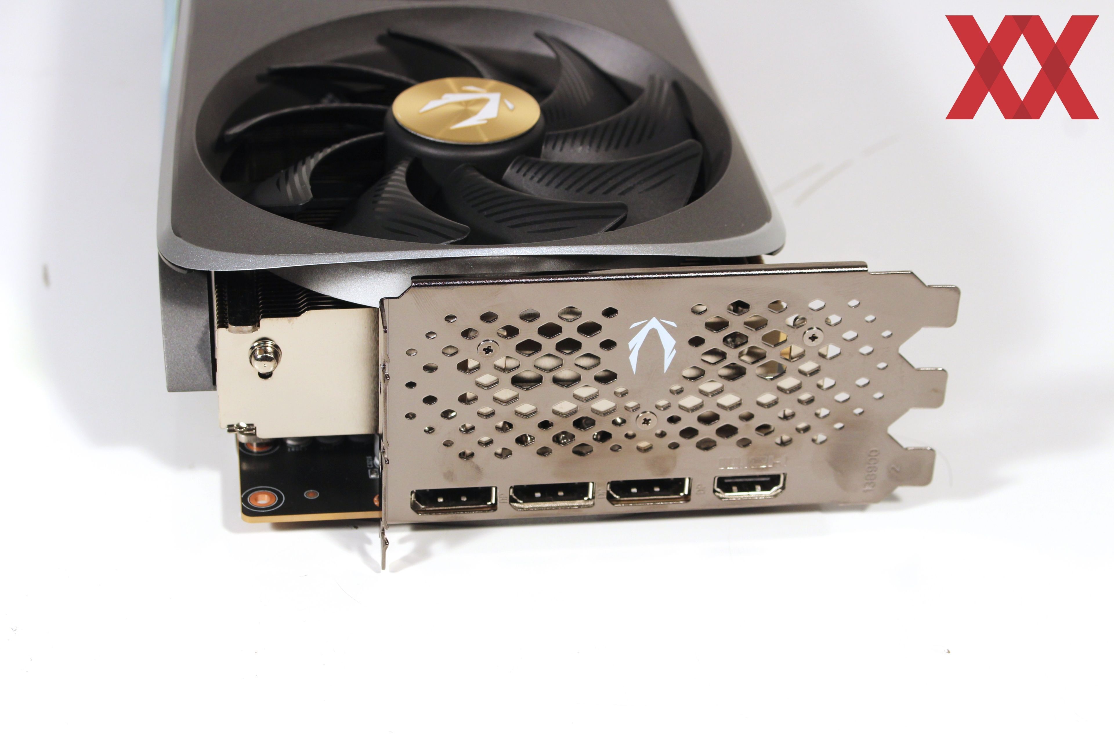 ZOTAC RTX 4090 AMP Extreme AIRO (high-res photo)
